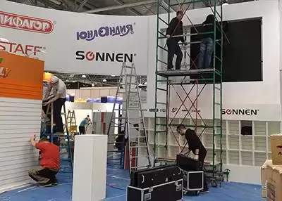 Construction of exhibition stands in Moscow